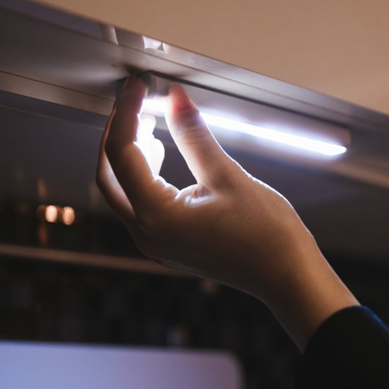 Genopladelig LED-spotlight - Klik p&aring; billedet for at lukke