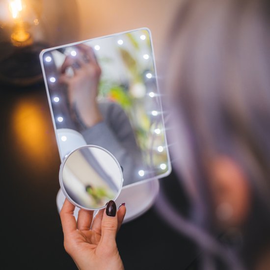 Makeup-spejl med LED-lys - Klik på billedet for at lukke