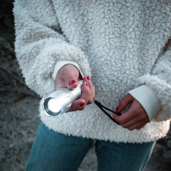 Stærk lommelygte med LED-teknologi - Klik p&aring; billedet for at lukke
