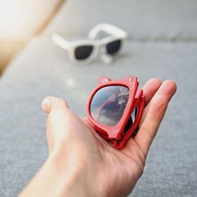 Solbriller i wayfarer-model