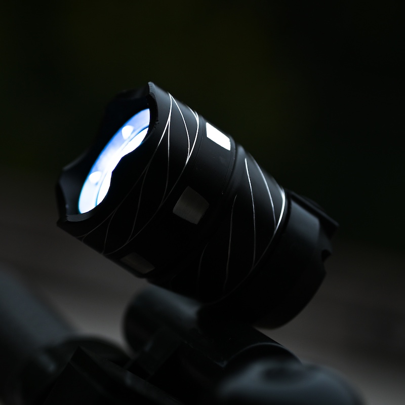 Kraftig LED cykellygte - 1000 lumen
